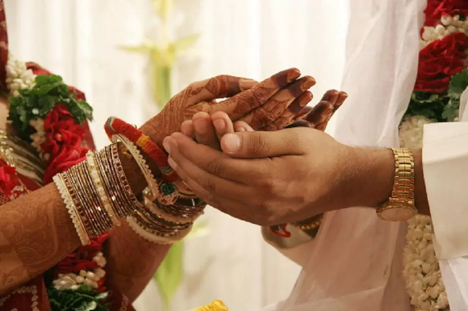 शादी के 48 घंटे बाद खुला बड़ा राज, दुल्हन निकली नाबालिग! फिर... शादी के 48 घंटे बाद खुला बड़ा राज, दुल्हन निकली नाबालिग! फिर...