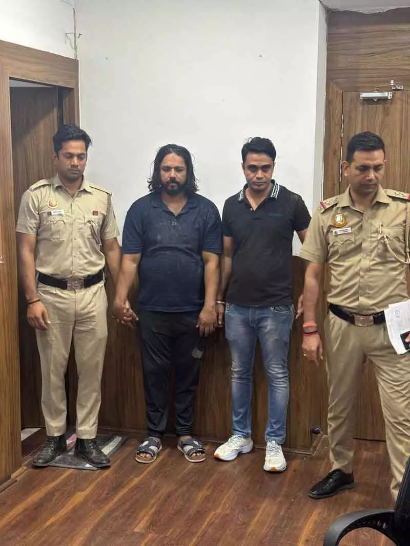 त्रिपुरा के युवाओं से नस्लीय दुर्व्यवहार, कंटेंट क्रिएटर गिरफ्तार त्रिपुरा के युवाओं से नस्लीय दुर्व्यवहार, कंटेंट क्रिएटर गिरफ्तार