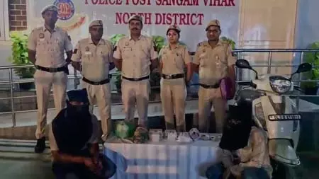 दिल्ली पुलिस ने चोरी के मामले में दो आरोपियों को किया गिरफ्तार, सोने-चांदी के गहने और नकदी बरामद दिल्ली पुलिस ने चोरी के मामले में दो आरोपियों को किया गिरफ्तार, सोने-चांदी के गहने और नकदी बरामद