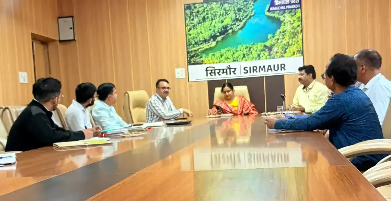 बेसहारा गोवंश मुक्त बनेगा सिरमौर, मार्च 2027 की समयसीमा तय बेसहारा गोवंश मुक्त बनेगा सिरमौर, मार्च 2027 की समयसीमा तय