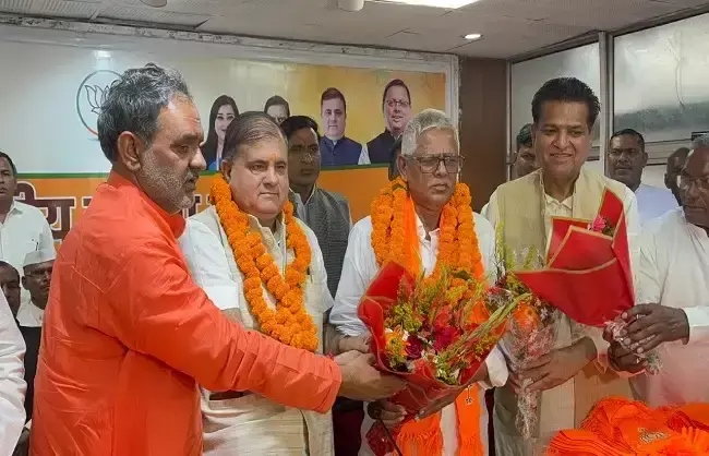 बसपा नेता के भाजपा में आने से सियासी हलचल, भट्ट बोले—फिर टूटेगा मिथक बसपा नेता के भाजपा में आने से सियासी हलचल, भट्ट बोले—फिर टूटेगा मिथक