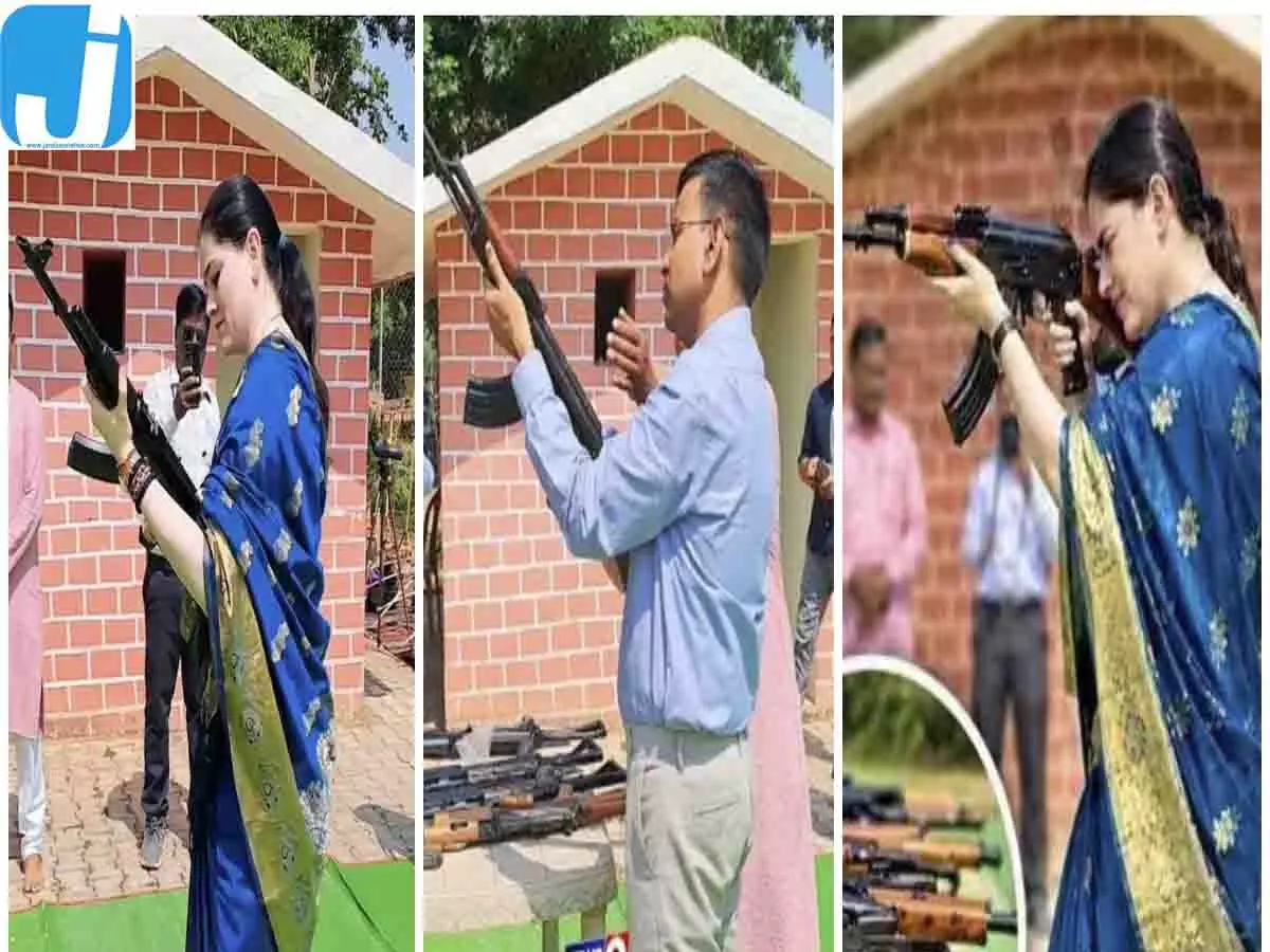 शस्त्र पूजा में कई जिलों के अफसरों ने की फायरिंग, लेकिन नोटिस सिर्फ SP अंकिता शर्मा को! शस्त्र पूजा में कई जिलों के अफसरों ने की फायरिंग, लेकिन नोटिस सिर्फ SP अंकिता शर्मा को!