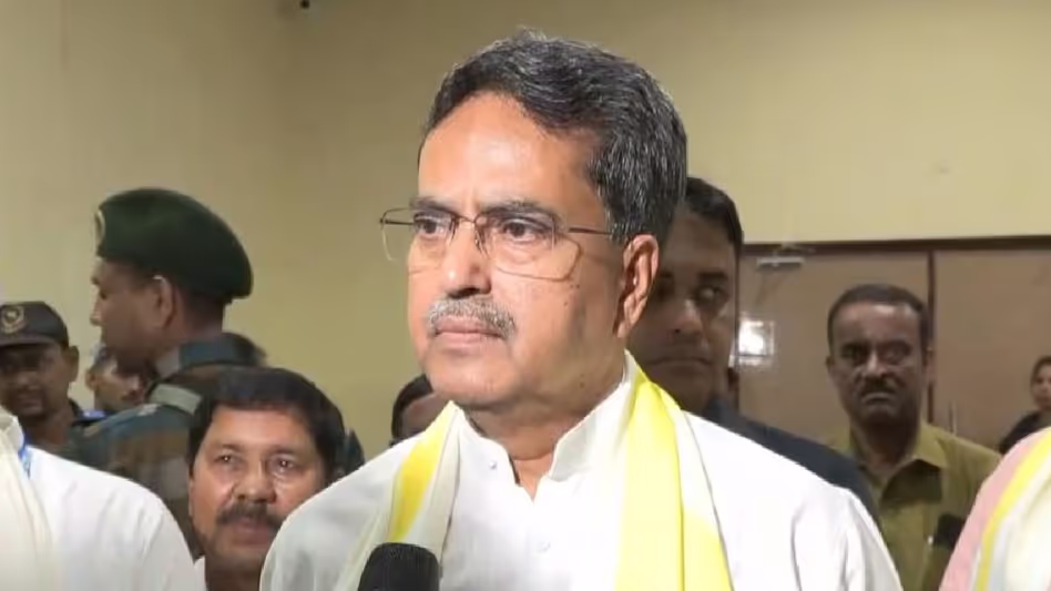 माणिक साहा का बयान: अमीर शोकीन का प्रत्यर्पण प्रक्रिया जारी माणिक साहा का बयान: अमीर शोकीन का प्रत्यर्पण प्रक्रिया जारी