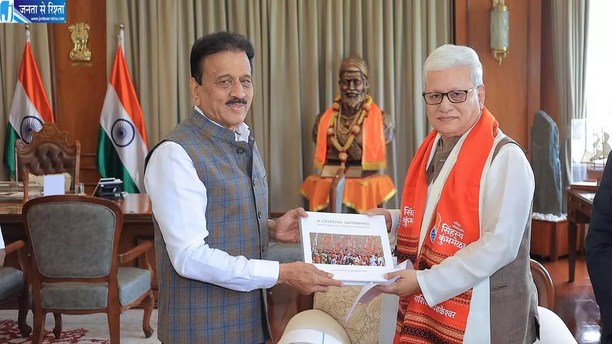 नासिक सिंहस्थ कुंभ मेले की तैयारियां तेज, मंत्री गिरीश महाजन ने राज्यपाल को दिया निमंत्रण नासिक सिंहस्थ कुंभ मेले की तैयारियां तेज, मंत्री गिरीश महाजन ने राज्यपाल को दिया निमंत्रण