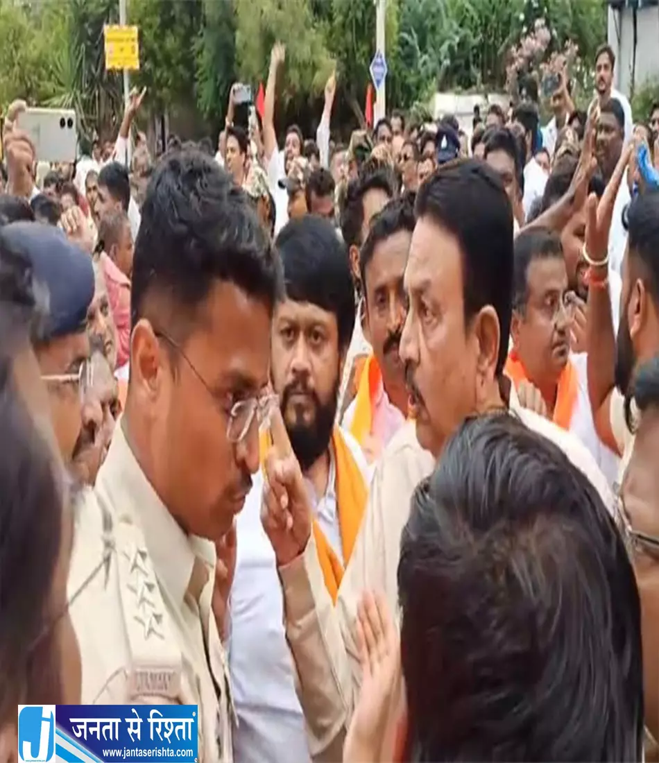कर्नाटक MLC चुनाव में तनाव, कार्यकर्ताओं के बीच टकराव कर्नाटक MLC चुनाव में तनाव, कार्यकर्ताओं के बीच टकराव