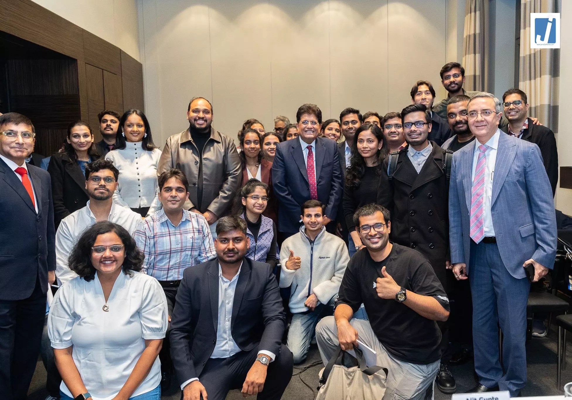 बर्लिन में भारतीय वैज्ञानिकों और छात्रों से मिले पीयूष गोयल बर्लिन में भारतीय वैज्ञानिकों और छात्रों से मिले पीयूष गोयल