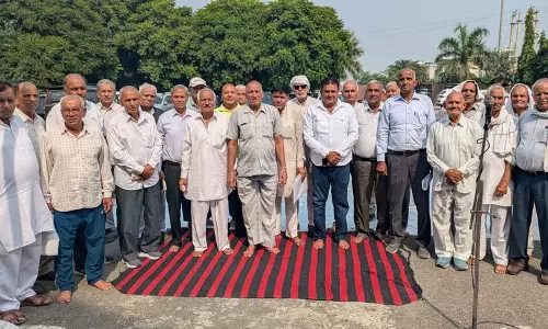 पानीपत के सेक्टरों में मूलभूत सुविधाओं की कमी के चलते निवासियों ने किया प्रदर्शन