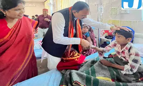 केल्हारी बस हादसा! स्वास्थ्य मंत्री निजी कार्यक्रम छोड़कर घायलों को देखने पहुंचे अस्पताल; 6 लोगों की हुई थी मौत