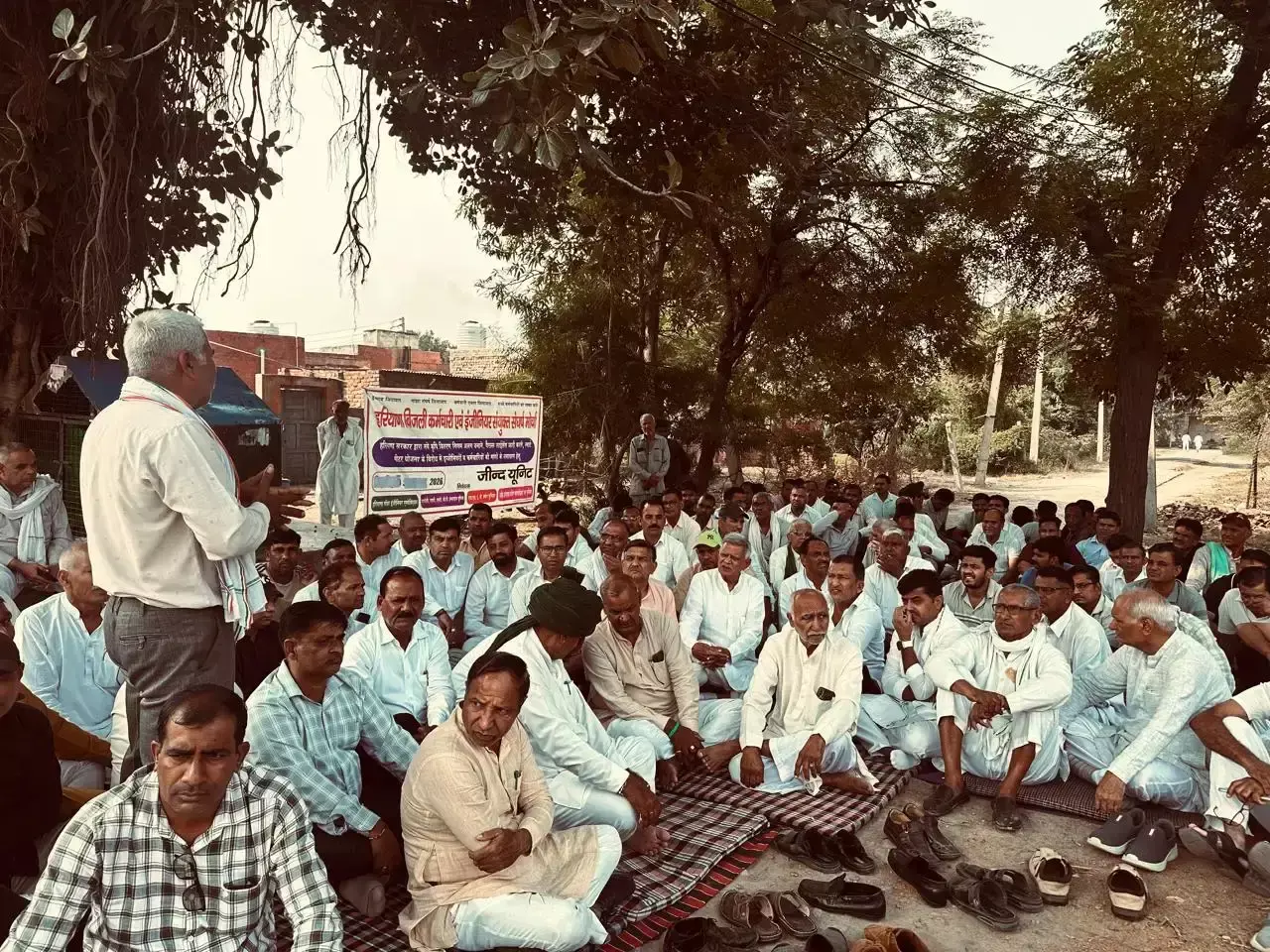बिजली कर्मचारियों की हड़ताल से कामकाज प्रभावित