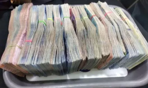 DRI ने RGIA पर 1.56 करोड़ रुपये की विदेशी मुद्रा जब्त की