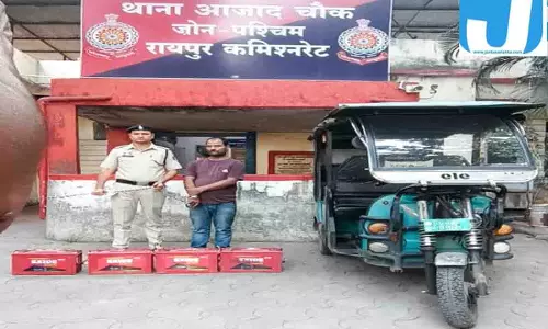 रायपुर में ई-रिक्शा की बैटरी चोर गिरफ्तार, डेढ़ लाख का सामान जब्त