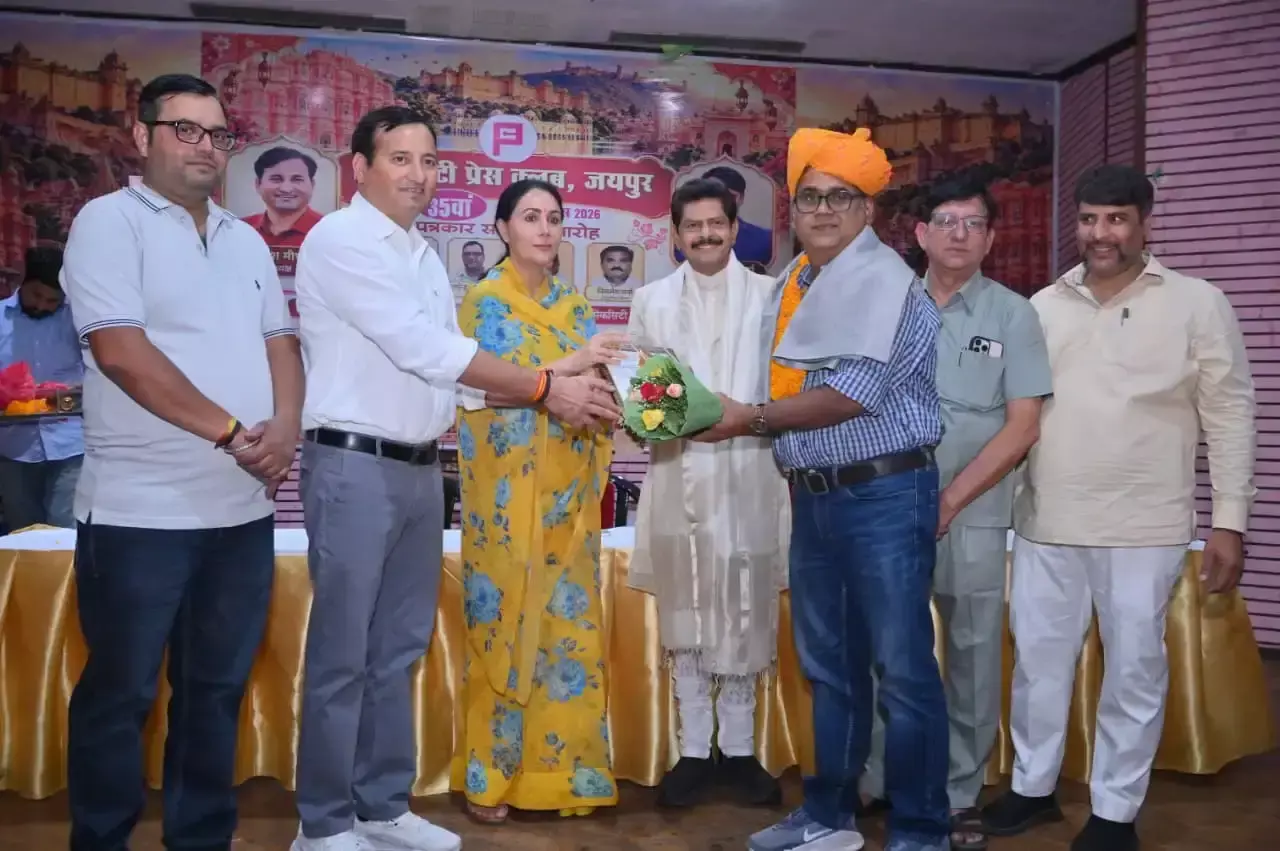 पिंकसिटी प्रेस क्लब ने स्थापना दिवस पर किया पत्रकारों का सम्मान पिंकसिटी प्रेस क्लब ने स्थापना दिवस पर किया पत्रकारों का सम्मान