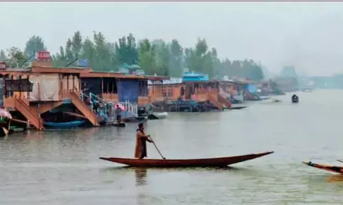 कश्मीर में बदलने लगा मौसम का मिजाज, ठंड बढ़ने के संकेत