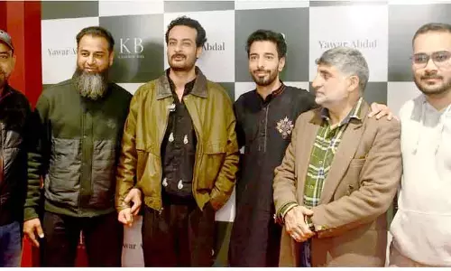 कश्मीर की सोज़नी कला को मिला नया अंदाज, आगाज़ कलेक्शन लॉन्च