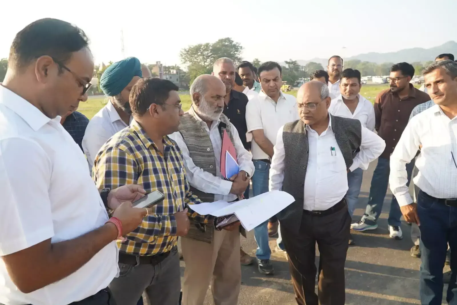 मंडलायुक्त ने किया कुंभ-2027 की तैयारियों का निरीक्षण