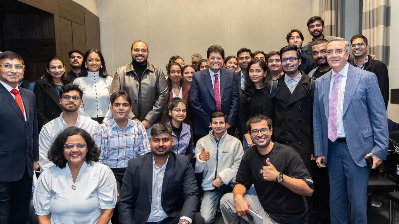 बर्लिन में भारतीय शोधकर्ताओं और छात्रों से मिले पीयूष गोयल बर्लिन में भारतीय शोधकर्ताओं और छात्रों से मिले पीयूष गोयल