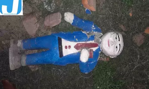 बाबा साहेब की प्रतिमा तोड़े जाने से हड़कंप, पुलिस की 3 टीमें गठित बाबा साहेब की प्रतिमा तोड़े जाने से हड़कंप, पुलिस की 3 टीमें गठित