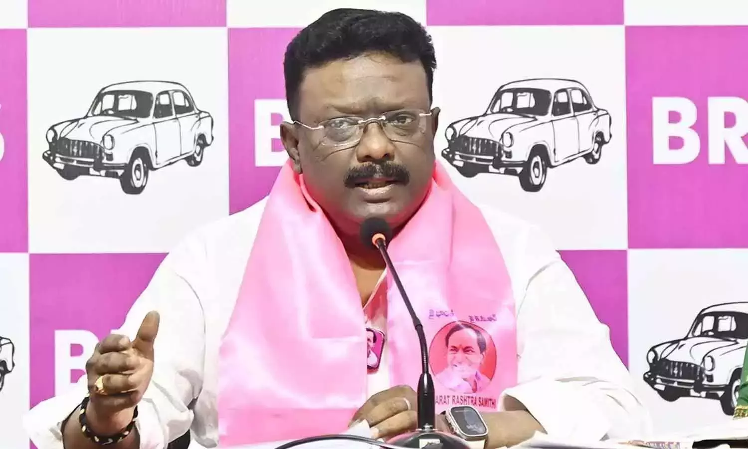 दसोजु श्रवण ने मुख्यमंत्री पर तेलंगाना को वित्तीय संकट में धकेलने का आरोप लगाया दसोजु श्रवण ने मुख्यमंत्री पर तेलंगाना को वित्तीय संकट में धकेलने का आरोप लगाया