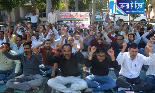 सरकार के आश्वासन के बाद बिजली कर्मचारियों की हड़ताल खत्म
