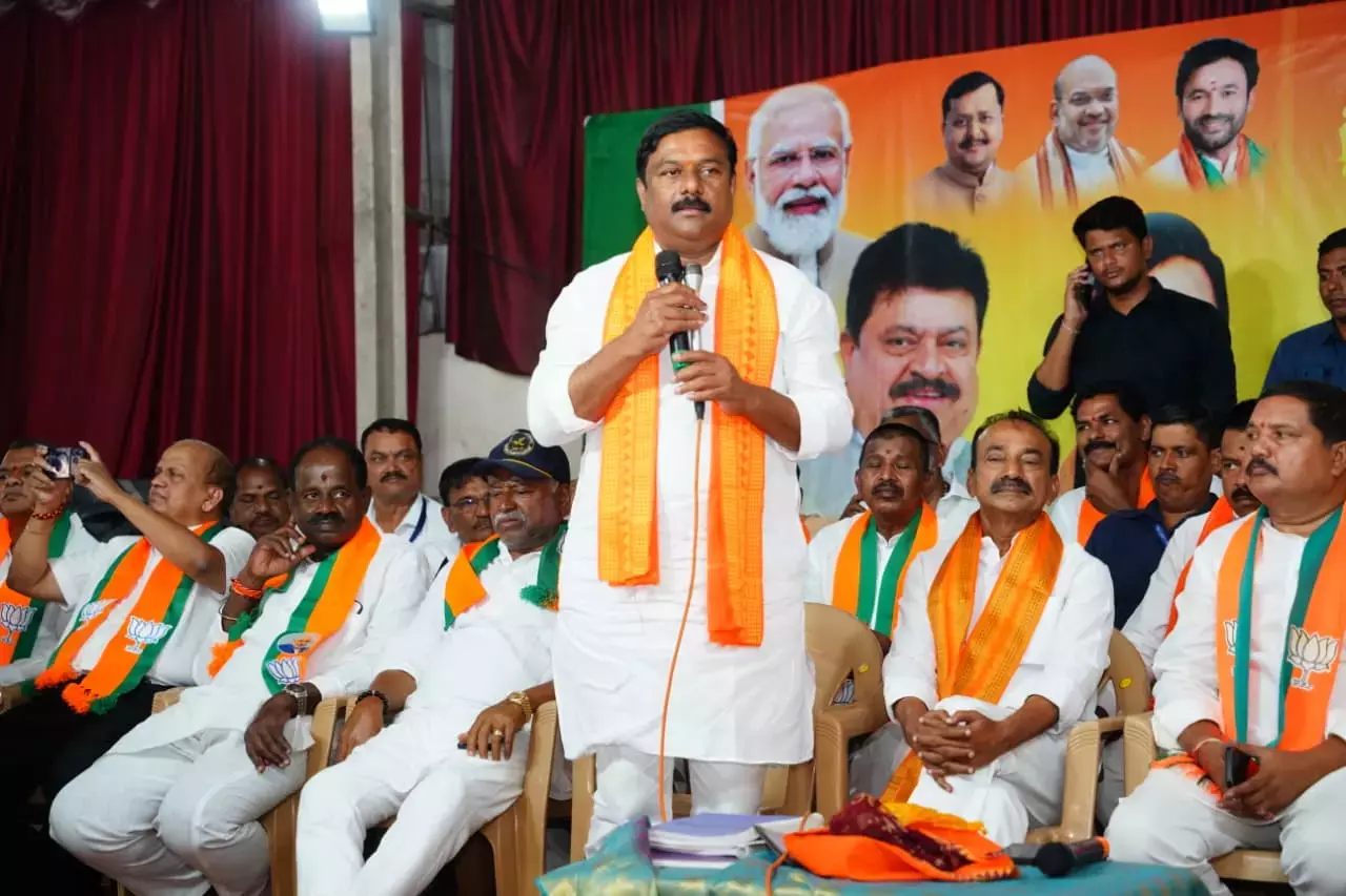 Telangana: भाजपा ने डंप यार्ड मुद्दे पर एटाला की पदयात्रा का समर्थन किया Telangana: भाजपा ने डंप यार्ड मुद्दे पर एटाला की पदयात्रा का समर्थन किया