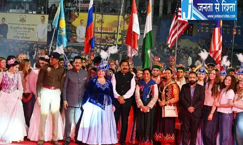 आसमान में रोशनी का नजारा, कुल्लू दशहरा में 500 ड्रोन का शो आसमान में रोशनी का नजारा, कुल्लू दशहरा में 500 ड्रोन का शो