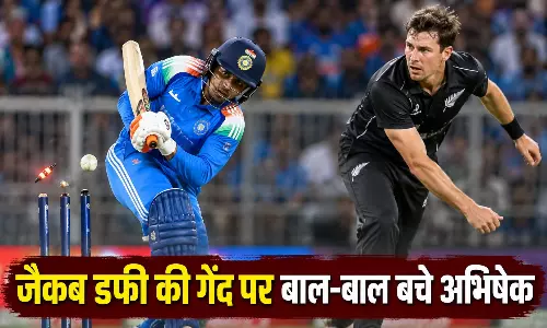 जैकब डफी की गेंद पर बाल-बाल बचे अभिषेक जैकब डफी की गेंद पर बाल-बाल बचे अभिषेक