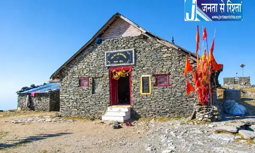 धौलाधार की वादियों में विराजमान मां आदि हिमानी चामुंडा धौलाधार की वादियों में विराजमान मां आदि हिमानी चामुंडा