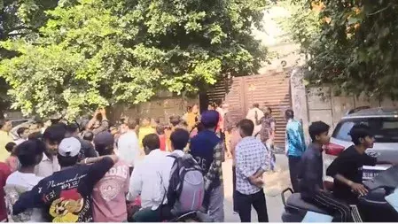 स्कूल में छात्रा ने की आत्महत्या; दिल्ली में हड़कंप स्कूल में छात्रा ने की आत्महत्या; दिल्ली में हड़कंप