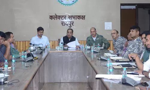 सारंग हेलीकॉप्टर एयर शो की तैयारियों की कलेक्टर डॉ. गौरव सिंह ने की समीक्षा सारंग हेलीकॉप्टर एयर शो की तैयारियों की कलेक्टर डॉ. गौरव सिंह ने की समीक्षा
