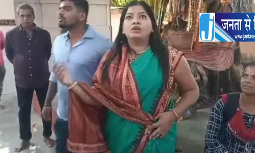 शादी के मंडप में नया मोड़, दूसरी शादी पर पहली पत्नी का विरोध शादी के मंडप में नया मोड़, दूसरी शादी पर पहली पत्नी का विरोध