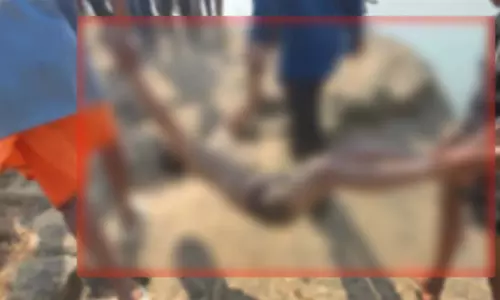 नदी में नहाने गए पांच लोग डूबे, दो के शव मिले, तीन लापता नदी में नहाने गए पांच लोग डूबे, दो के शव मिले, तीन लापता