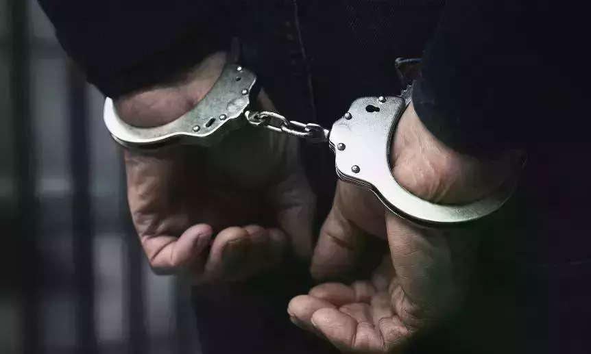 कवाडीगुडा पावर ग्रिड कार्यालय: महिलाओं के शौचालय में फोन छुपाने के आरोप में परिचारक को गिरफ्तार किया गया कवाडीगुडा पावर ग्रिड कार्यालय: महिलाओं के शौचालय में फोन छुपाने के आरोप में परिचारक को गिरफ्तार किया गया