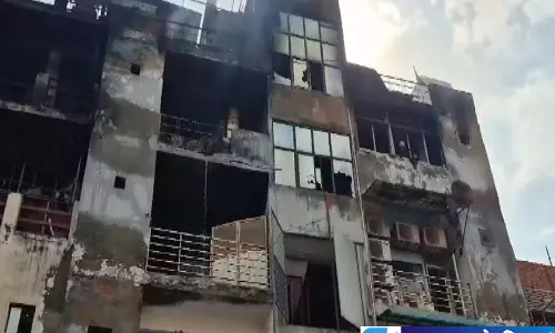 दिल्ली NCR में आग का कहर, 35 दमकल गाड़ियां तैनात दिल्ली NCR में आग का कहर, 35 दमकल गाड़ियां तैनात