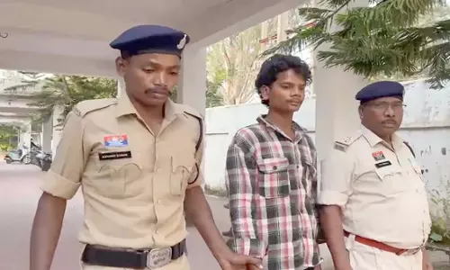 इंस्टाग्राम पर दोस्ती, फिर नाबालिग को ले गया अपने गांव, आरोपी गिरफ्तार इंस्टाग्राम पर दोस्ती, फिर नाबालिग को ले गया अपने गांव, आरोपी गिरफ्तार
