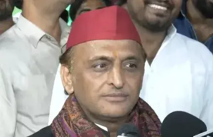 अखिलेश यादव का विवादित दावा; सीएम धामी का करारा पलटवार अखिलेश यादव का विवादित दावा; सीएम धामी का करारा पलटवार