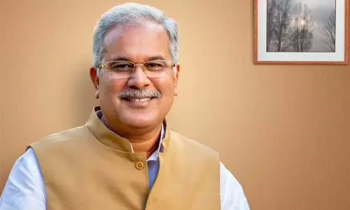 स्मृति ईरानी के छत्तीसगढ़ दौरे पर सियासत तेज, भूपेश बघेल ने सरकार पर उठाए सवाल स्मृति ईरानी के छत्तीसगढ़ दौरे पर सियासत तेज, भूपेश बघेल ने सरकार पर उठाए सवाल