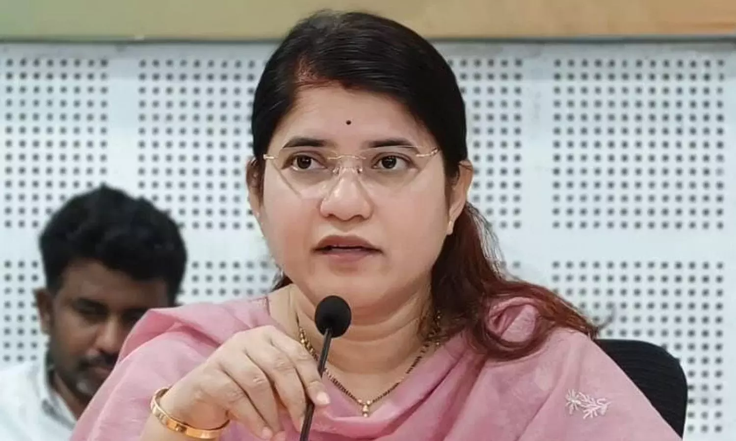 Andhra: नामांकन संबंधी बाधाओं के लिए नियंत्रण कक्ष खुला Andhra: नामांकन संबंधी बाधाओं के लिए नियंत्रण कक्ष खुला