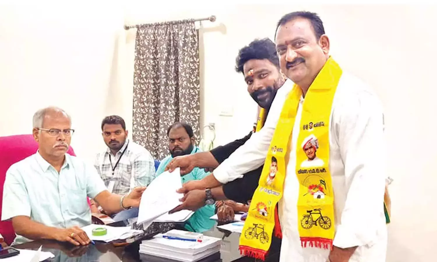 Andhra: परुचुरी नरेश को एनडीए उम्मीदवार नामित किया गया Andhra: परुचुरी नरेश को एनडीए उम्मीदवार नामित किया गया