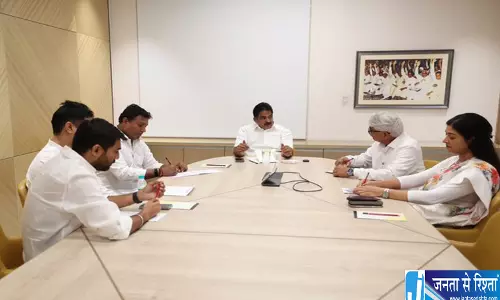 वोट चोरी के मुद्दे पर विपक्ष का शक्ति प्रदर्शन वेणुगोपाल ने संभाली कमान वोट चोरी के मुद्दे पर विपक्ष का शक्ति प्रदर्शन वेणुगोपाल ने संभाली कमान