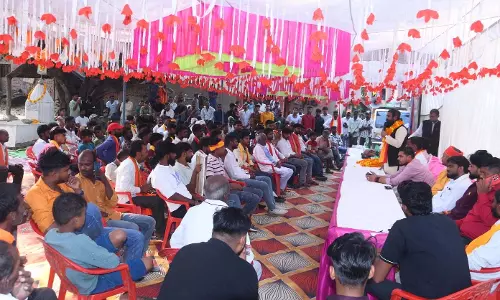 मदारी पासी की जयंती पर हरदोई में गरजे सूरज पासी, बोले- 25 फीट की प्रतिमा लगे मदारी पासी की जयंती पर हरदोई में गरजे सूरज पासी, बोले- 25 फीट की प्रतिमा लगे