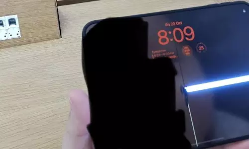 खरीदते ही टूटी iPhone Duo की स्क्रीन; यूजर्स ने शेयर की फोटो खरीदते ही टूटी iPhone Duo की स्क्रीन; यूजर्स ने शेयर की फोटो