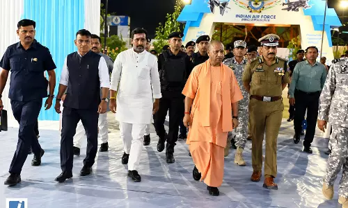 नमो घाट पहुंचे CM योगी आदित्यनाथ, एयर शो की तैयारियों का लिया जायजा