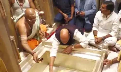 रक्षा मंत्री राजनाथ सिंह ने किए बाबा विश्वनाथ के दर्शन
