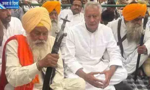 परविंदर झोटा के परिवार से मिले सुनील जाखड़, सुरक्षा की उठाई मांग परविंदर झोटा के परिवार से मिले सुनील जाखड़, सुरक्षा की उठाई मांग