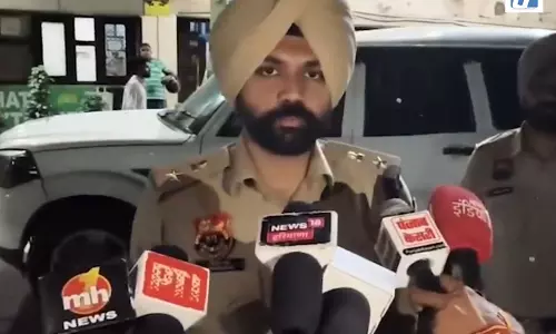 लूट और झपटमारी के तीन संदिग्ध बाइक सवारों को पुलिस ने रोका लूट और झपटमारी के तीन संदिग्ध बाइक सवारों को पुलिस ने रोका