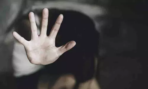 छात्रा से छेड़छाड़ मामले में प्रधानाचार्य और शिक्षक पर मुकदमा छात्रा से छेड़छाड़ मामले में प्रधानाचार्य और शिक्षक पर मुकदमा