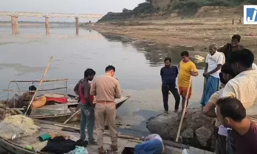 युवती ने यमुना नदी में लगाई छलांग, नाविक की सूझबूझ से बची जान