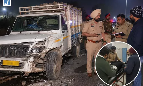 नशे में धुत पिकअप चालक ने दो लोगों को मारी टक्कर, सड़क हादसे में दोनों घायल