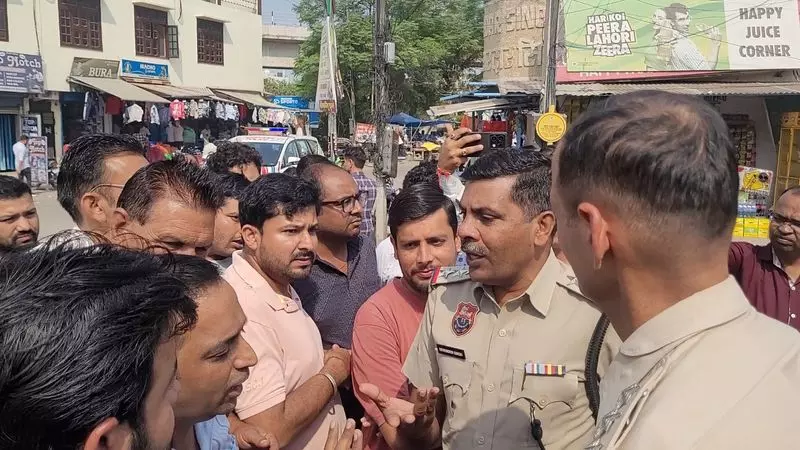 पूरे हरियाणा में बिजली कटौती के कारण विरोध प्रदर्शन शुरू हो गया पूरे हरियाणा में बिजली कटौती के कारण विरोध प्रदर्शन शुरू हो गया