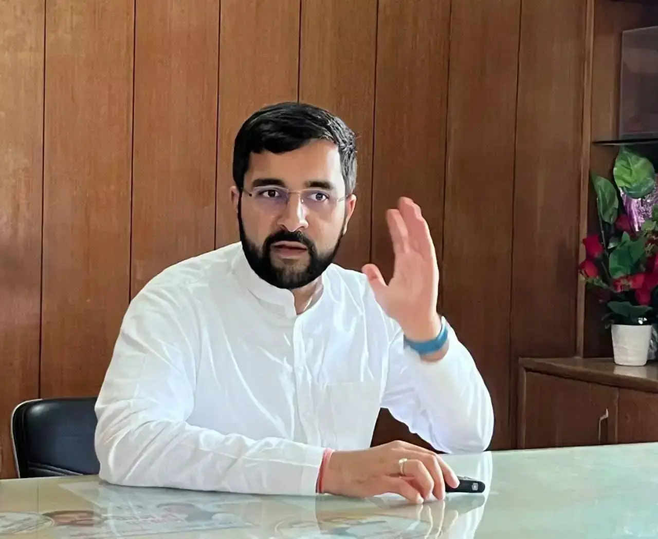 बिजली समस्या को लेकर आदित्य सुरजेवाला का सरकार पर हमला बिजली समस्या को लेकर आदित्य सुरजेवाला का सरकार पर हमला